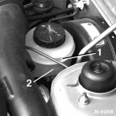 Nissan Micra - Bremsflüssigkeitsstand prüfen